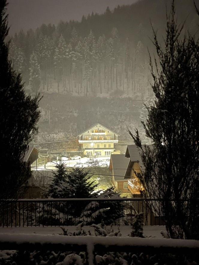 Zapomnij o Zakopanem! Ta wieś na Dolnym Śląsku zimą zamienia się w bajkową krainę