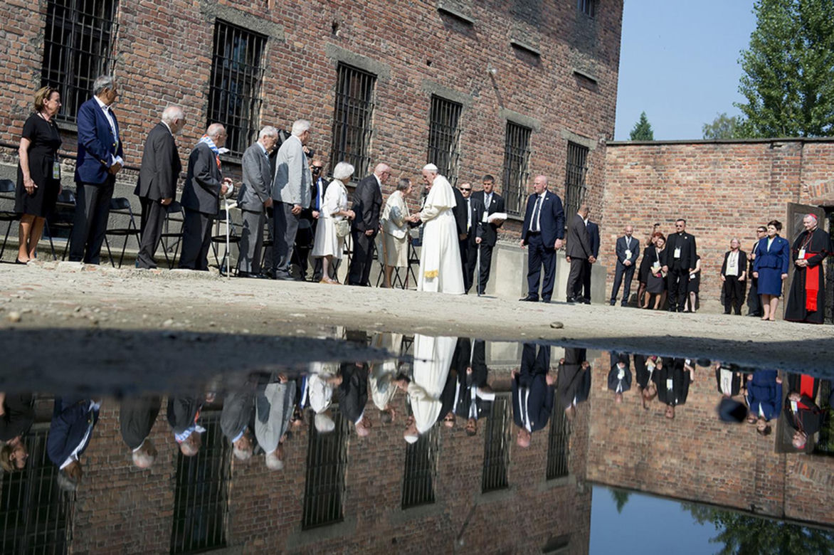 Papież na terenie obozu Muzeum Auschwitz-Birkenau - 29 lipca 2016 r.