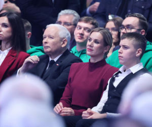 Marta Nawrocka w czerwieni