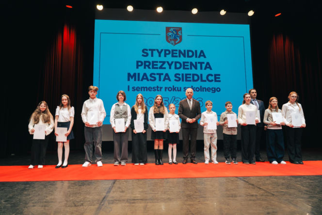 Najzdolniejsi uczniowie odebrali stypendia Prezydenta Miasta Siedlce