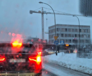 Zima na Podkarpaciu nie odpuszcza. Błoto pośniegowe utrudnia jazdę w regionie