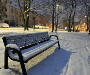 Zabójczy mróz uderza w Kielce! -10 stopni to dla wielu wyrok. „Nie dawajcie pieniędzy!”