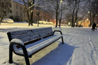 Zabójczy mróz uderza w Kielce! -10 stopni to dla wielu wyrok. „Nie dawajcie pieniędzy!”