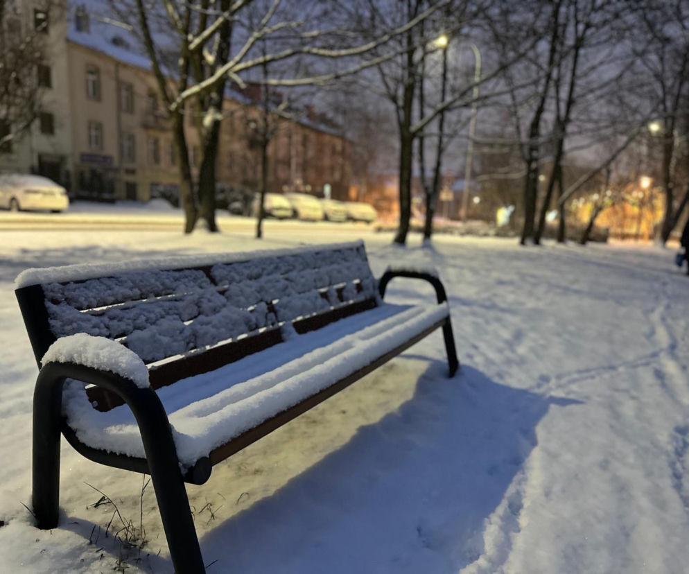 Zabójczy mróz uderza w Kielce! -10 stopni to dla wielu wyrok. „Nie dawajcie pieniędzy!”