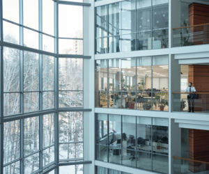 Dlaczego budynek się przegrzewa i jaką rolę odgrywają okna?