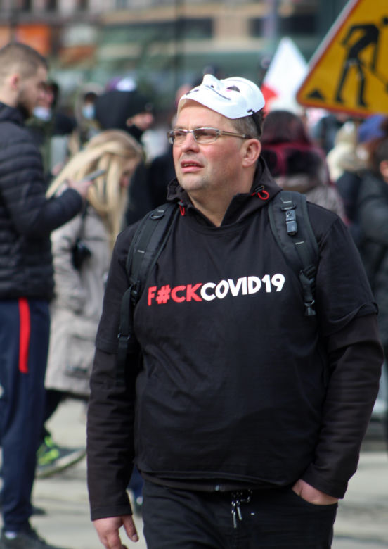 Marsz o wolność w Katowicach. Tak wyglądał liczny protest antycovidowców 