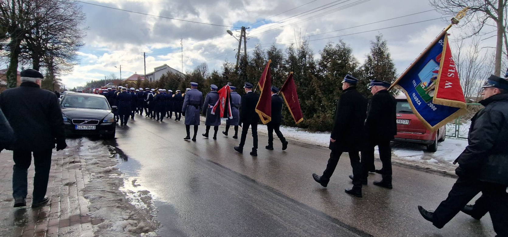 Pogrzeb sierżanta Kamila Zasady. Tragicznie zmarłego policjanta żegnały tłumy