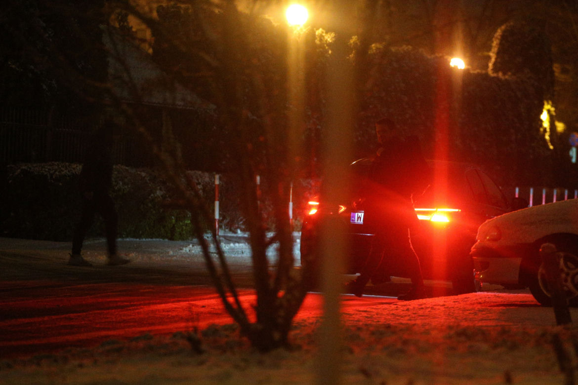 Limuzyna Trzaskowskiego mknie 60 km/h na ulicy z ograniczeniem do 30 km/h