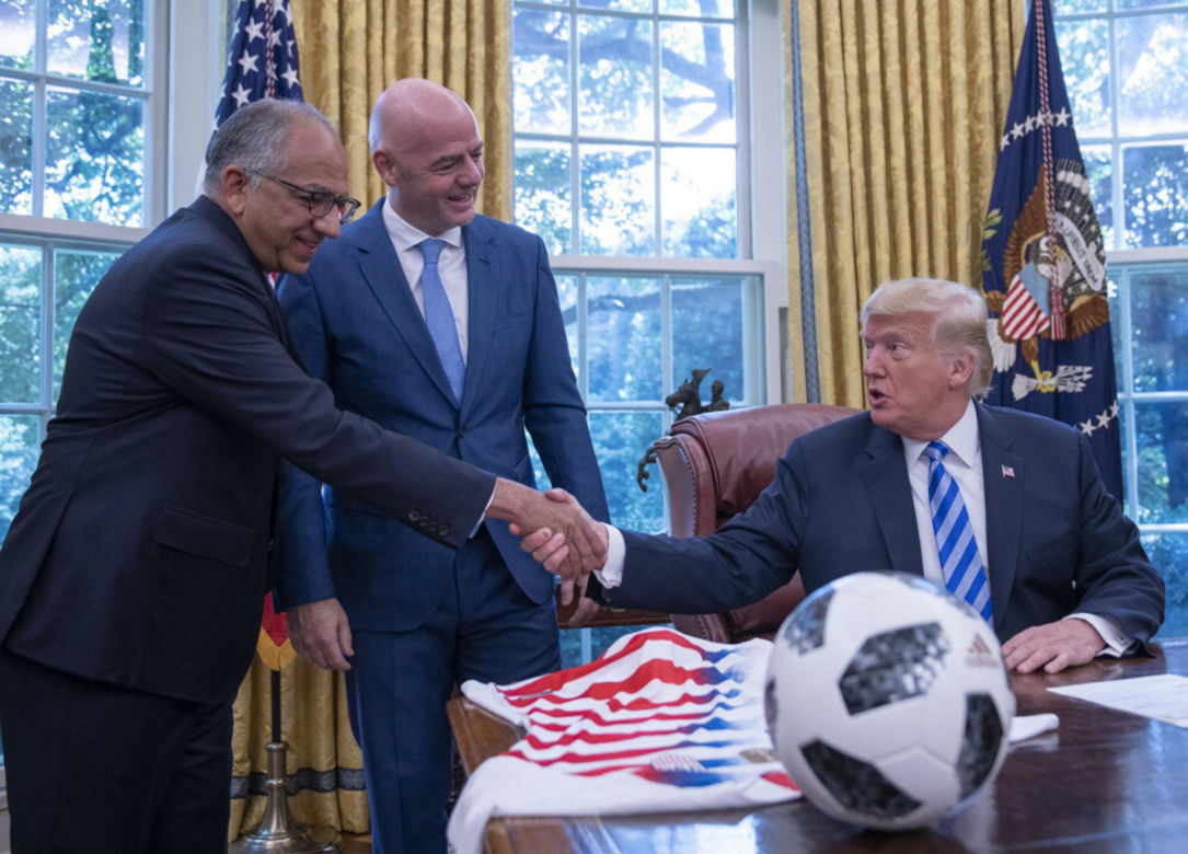 Gianni Infantino na inauguracji Trumpa