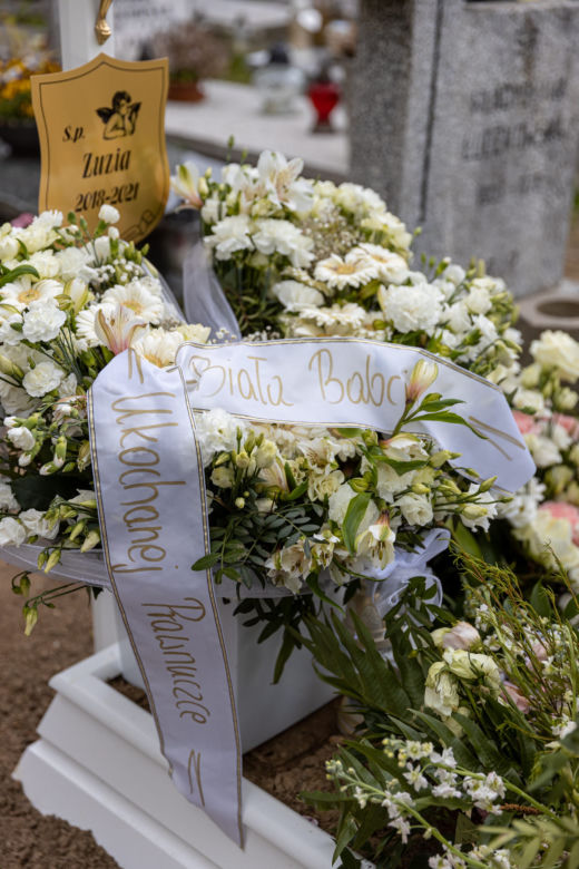 Widok grobu Zuzi łamie serce