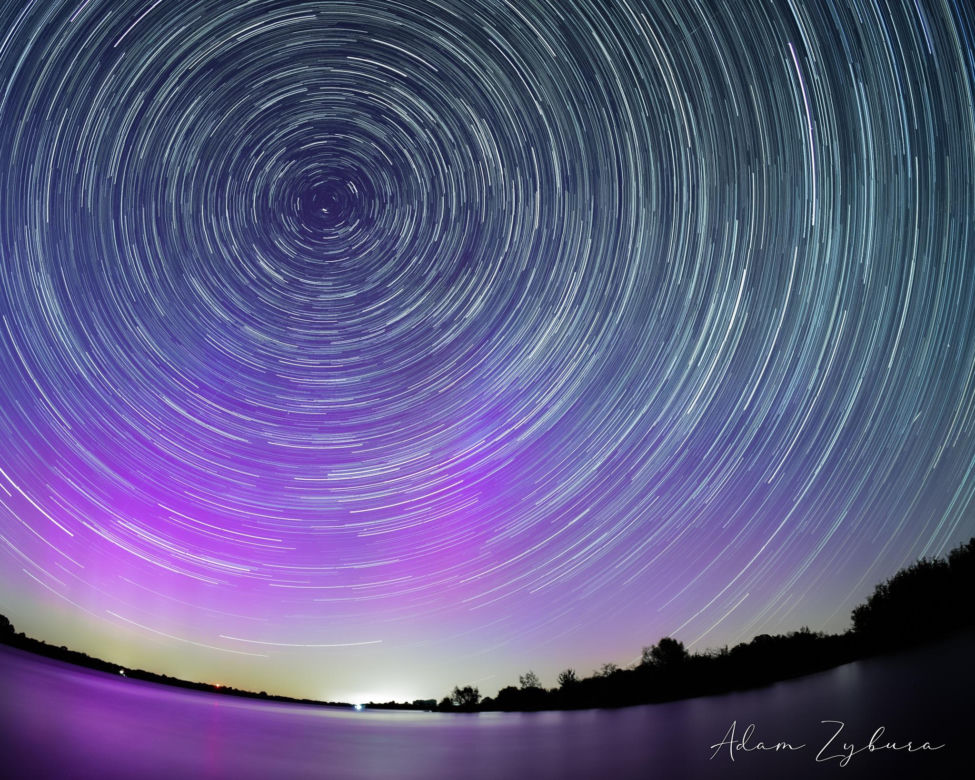 Tak wyglądała zorza polarna na niebie między Bydgoszczą a Toruniem. Miłośnicy astronomii zrobili niesamowite zdjęcia! 