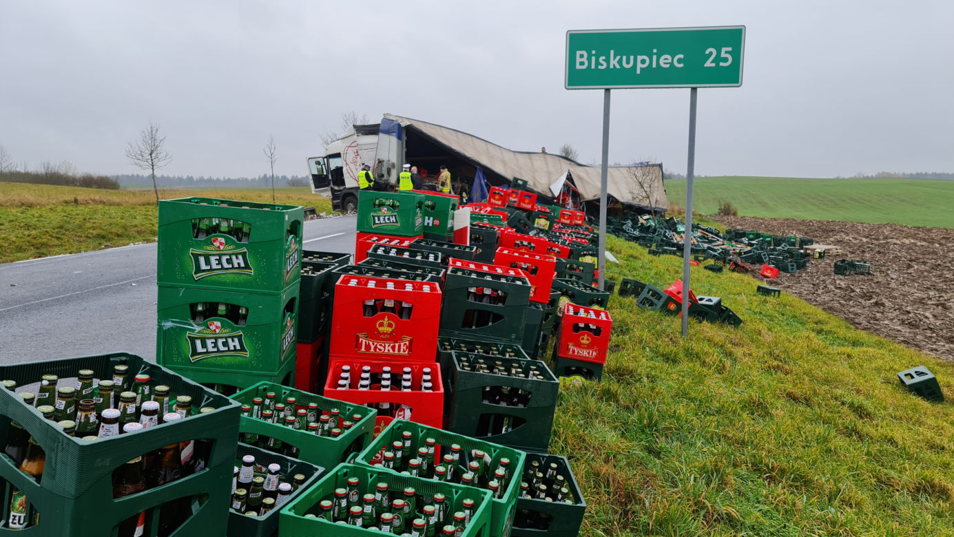 Troszkowo. Setki litrów piwa rozlały się na drogę