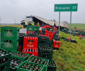 Troszkowo. Setki litrów piwa rozlały się na drogę