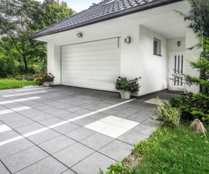 Nawierzchnia przed domem - kształtki betonowe