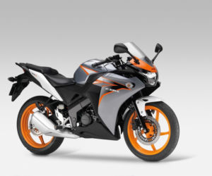 Honda CBR 125R, cena 13 100 zł, moc 13,3 KM przy 10000 obr./min.