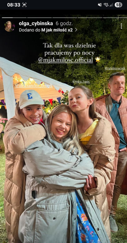 M jak miłość nowy sezon. Misiek (Aleksander Bożyk), Lenka (Olga Cybińska), Hania (Wiktoria Basik), Paweł (Rafał Mroczek) na planie