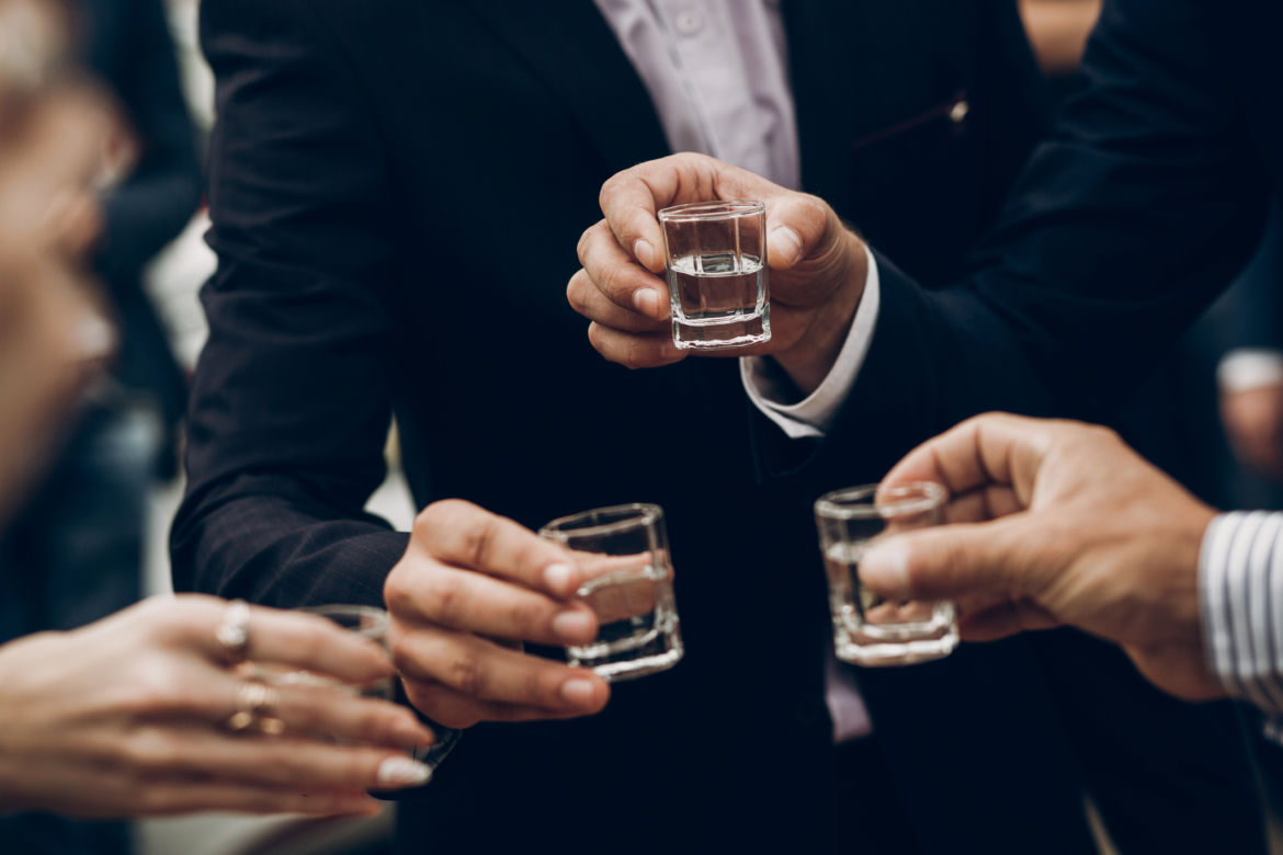 2. Picie alkoholu do upadłego