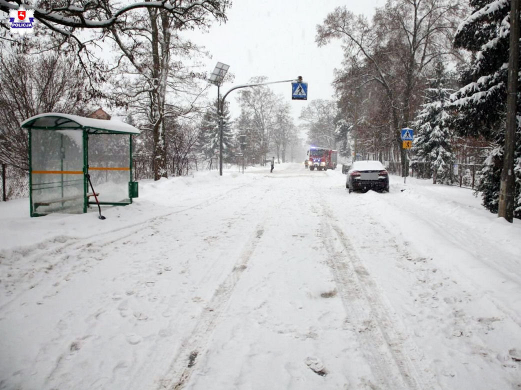 Makabryczny wypadek pod Lublinem! Dwa auta staranowały 14-latkę. Kierowca uciekł [ZDJĘCIA]