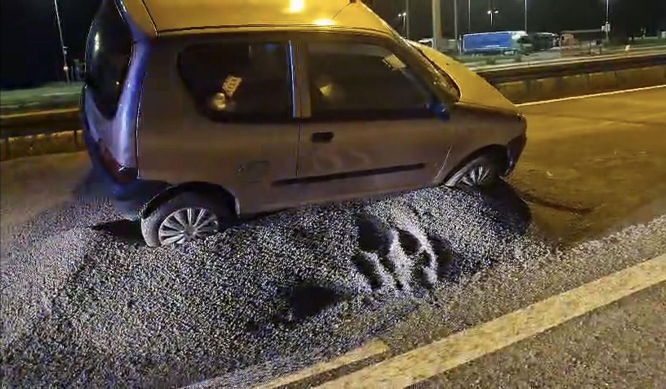 Prawie pół wieku bez wypadku i taki finał. 88-latek rozbił ukochane seicento