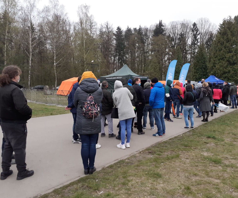 Wciąż tłumy na szczepienia w Parku na Zdrowiu w Łodzi!