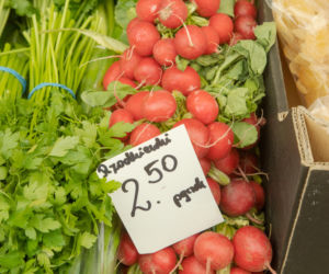 Takie są ceny na targowiskach w Warszawie. Poszaleli?! 