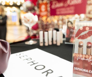 Zgarnęła nowiutkie auto na weekend! Tak Lubin świętował Dzień Kobiet. A wystawa Kolorowe Samochody trwa dalej!