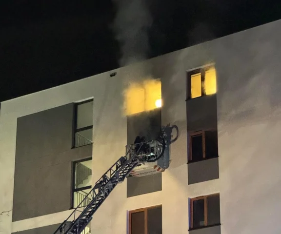  Ewakuowanym osobom podstawiono autobus MPK