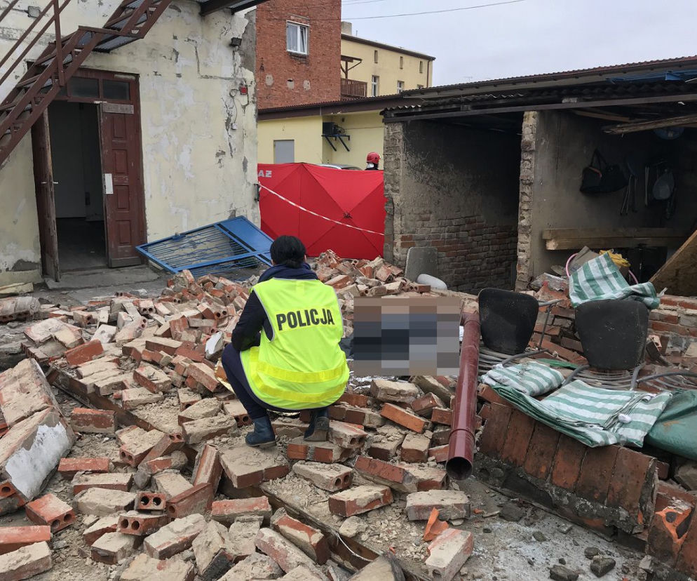 Tragedia w Kcyni. Nie żyje mężczyzna, na którego zawaliła się ściana budynku! [ZDJĘCIA]