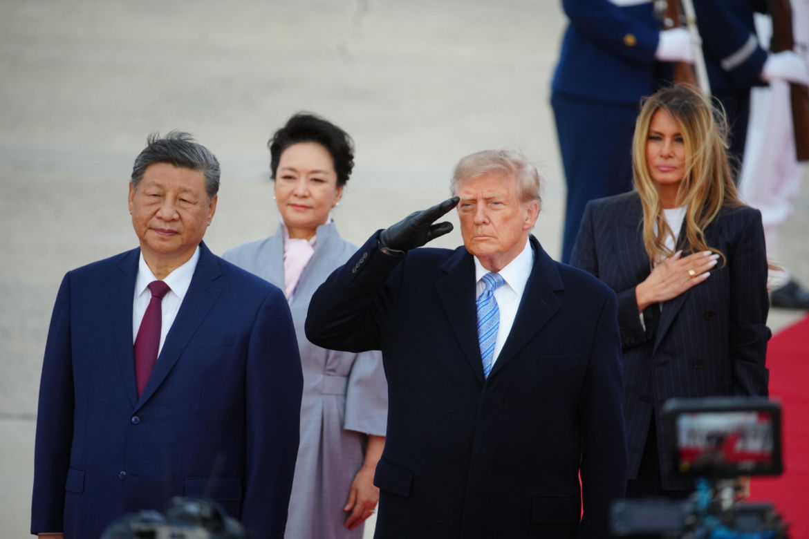 Przywódca Chin przyleciał do USA. Też przeszedł po czerwonym dywanie