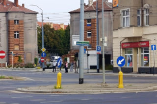 Plac Kazimierza Wielkiego po czterech latach doczekał się tablicy z nazwą