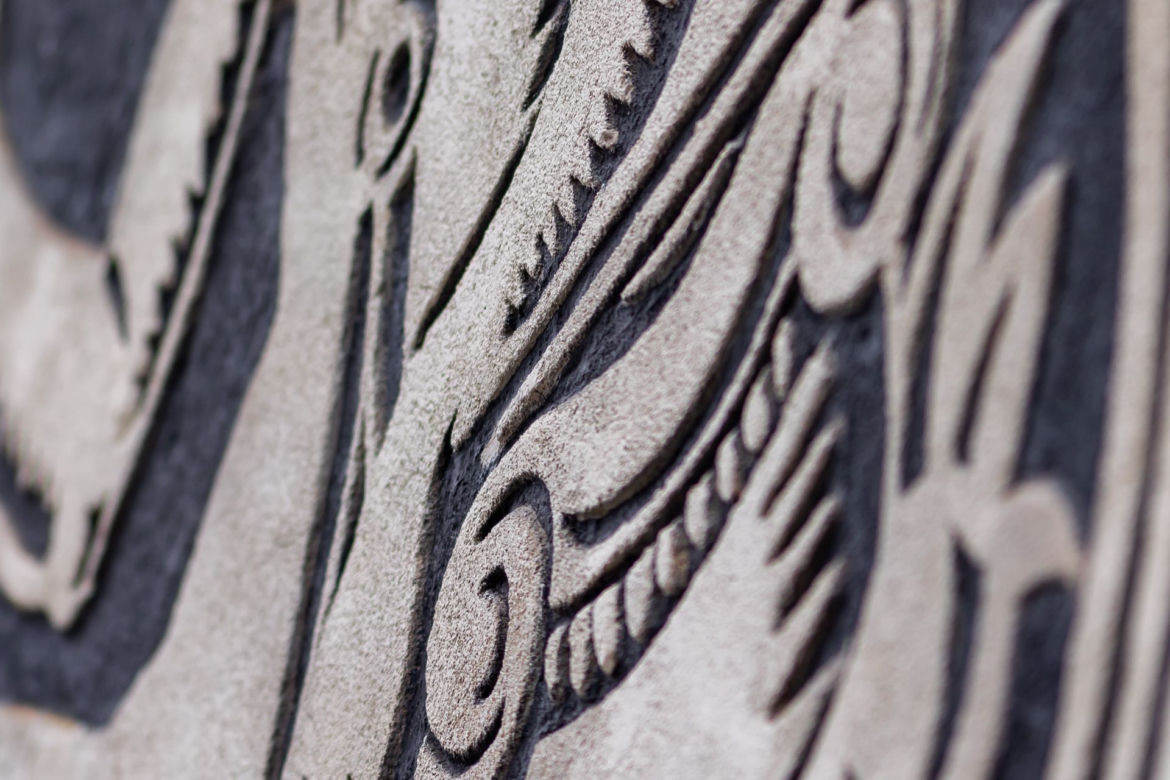 Nowe życie sgraffito. Zobacz odrestaurowane cztery warszawskie sgraffiti 