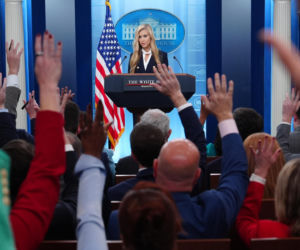 Media masakrują nową rzeczniczkę Trumpa! Piękna blondynka kocha się w prezydencie?