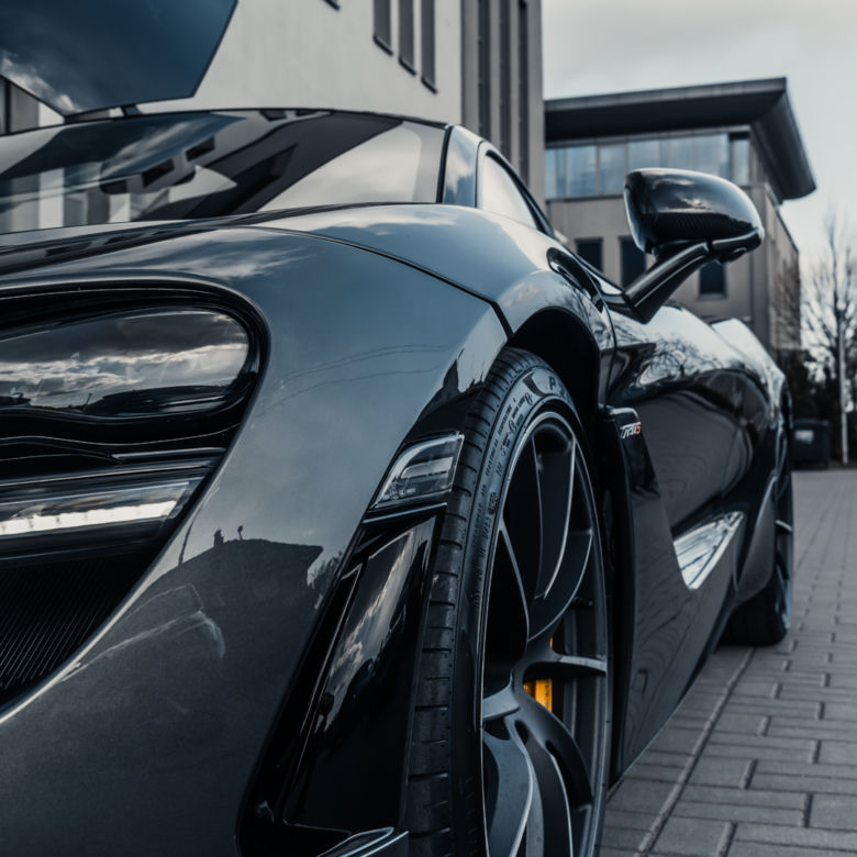 Hubert Hurkacz w McLarenie 720S Coupe