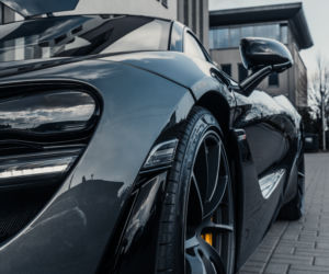 Hubert Hurkacz w McLarenie 720S Coupe