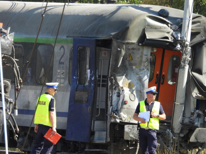 Wstrząsające zdjęcia z katastrofy kolejowej na Mazowszu