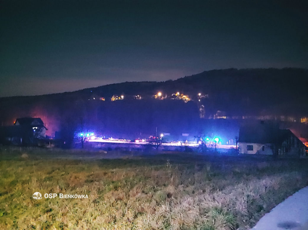 Koszmarny wypadek w czasie naprawy zbiornika CO pod Suchą Beskidzką! Mężczyzna poparzony wskutek wybuchu [ZDJĘCIA]