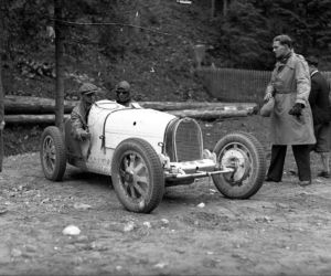 To najwyżej położona droga w Polsce, ale nie każdy tam wjedzie. Trasa słynie z prestiżowego wyścigu