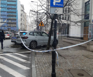 Zuchwały napad na bmw w centrum Warszawy! Wybili szybę, zabrali klejnoty warte fortunę