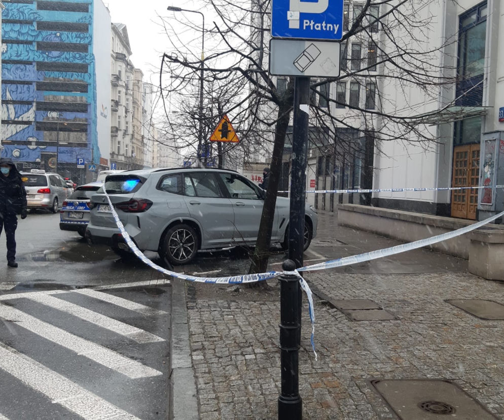 Zuchwały napad na bmw w centrum Warszawy! Wybili szybę, zabrali klejnoty warte fortunę