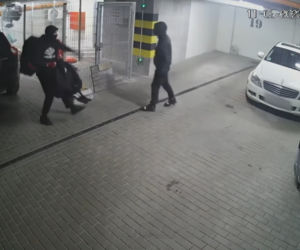 SZOK! Złodzieje urządzili sobie tańce podczas plądrowania garażu! Wszystko się nagrało