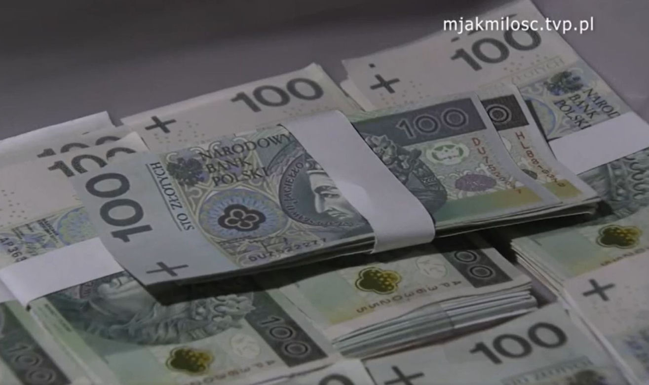 M jak miłość. Pieniądze, które Jagoda (Katarzyna Kołeczek) ukradła mafii