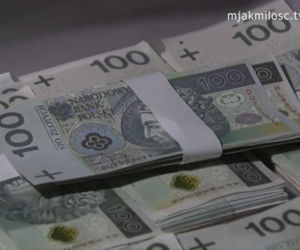 M jak miłość. Pieniądze, które Jagoda (Katarzyna Kołeczek) ukradła mafii