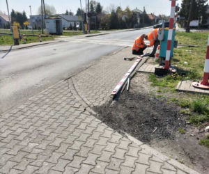 Połamała szlaban w Czernikowie. Heroiczna postawa pasażerki uratowała kierowcę