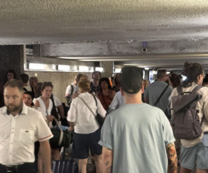 Pasażerowie utknęli w pociągach. Awaria sparaliżowała ważną trasę kolejową
