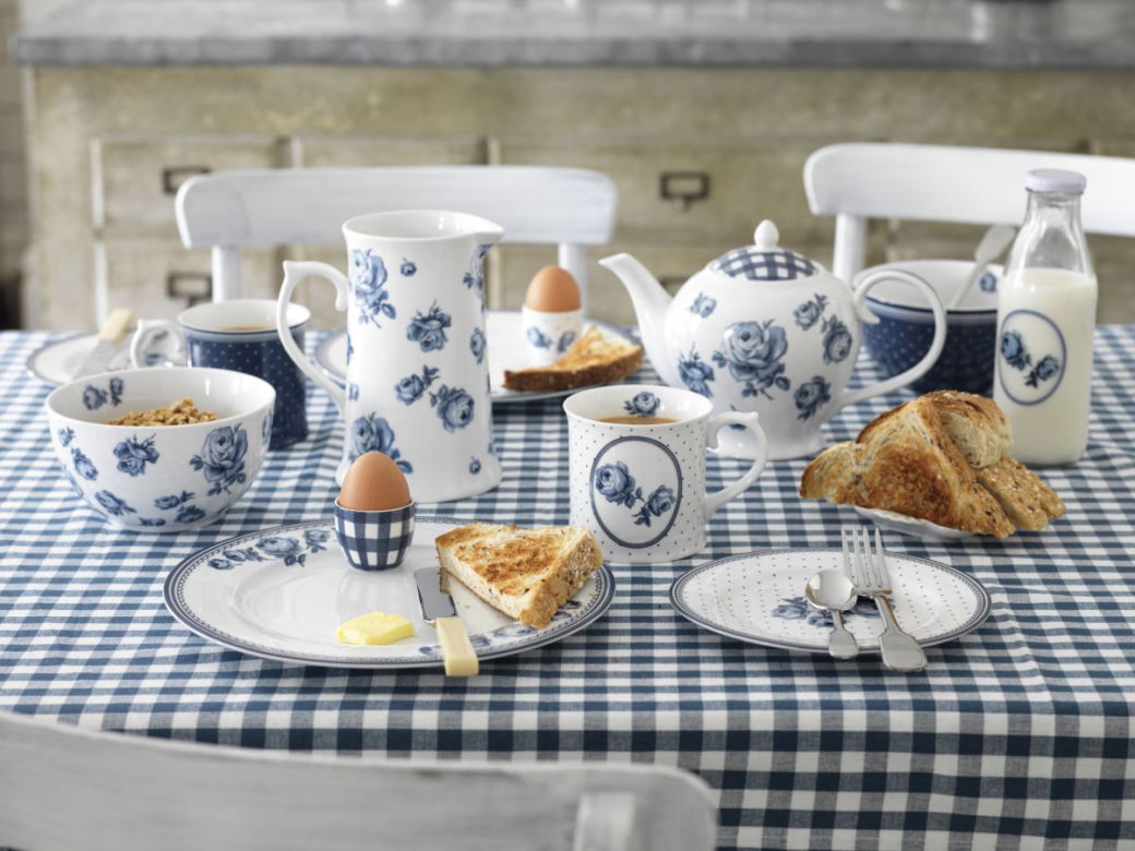 Biało-niebieska porcelana i ceramika