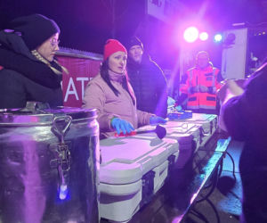 Wigilia w Coffee House Waryńskiego 19. Święty Mikołaj przyszedł do potrzebujących wsparcia