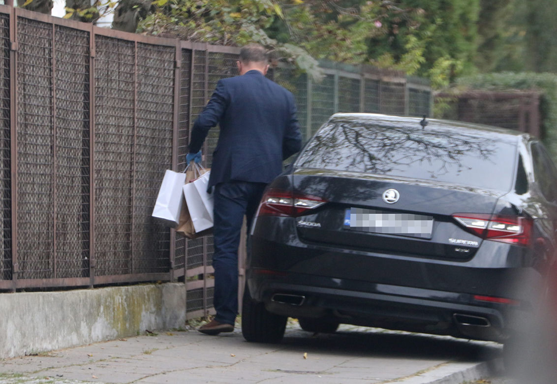 Tak mieszka Jarosław Kaczyński. Teraz to centrum dowodzenia Polską