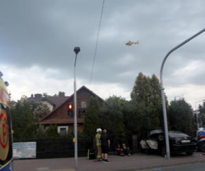 Karetka staranowała osobówkę. Wiele osób rannych