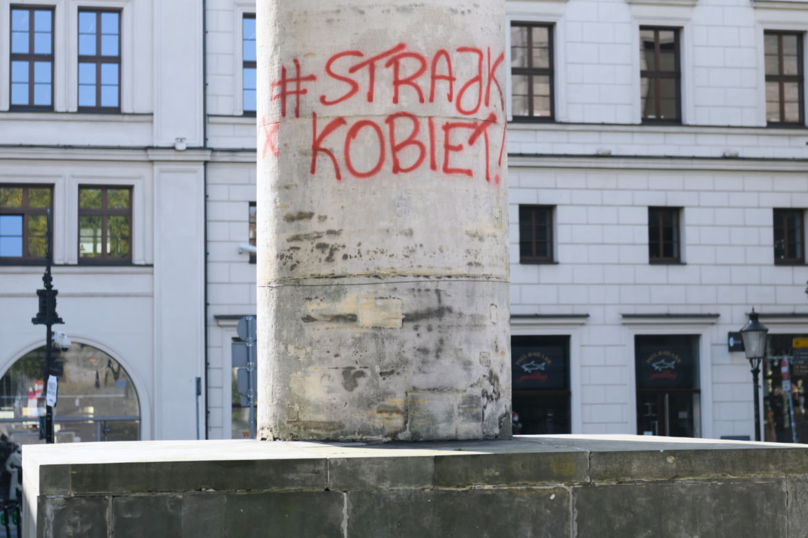 Tajemnicze znaki X na pomniku 15. Pułku Ułanów Poznańskich! Kto je namalował? [ZDJĘCIA] 
