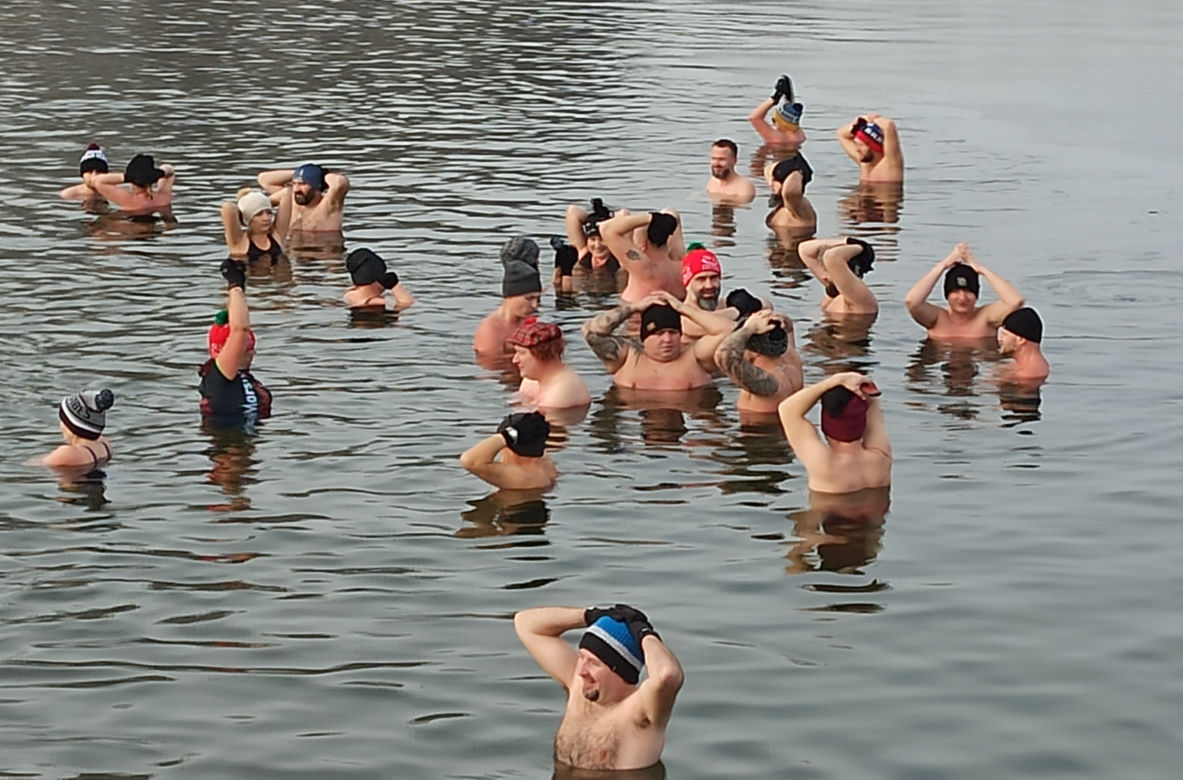 Pogoria morsuje w Dąbrowie Górniczej w mroźną niedzielę